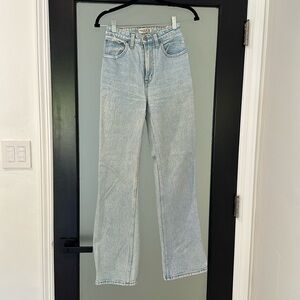 Abercrombie and Fitch 90’s Relaxed Jean - high rise light wash
